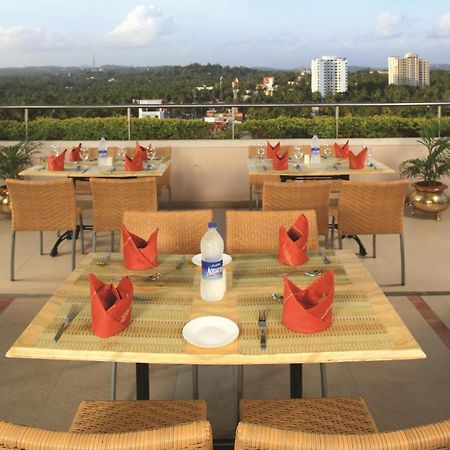 Windsor Rajadhani Hotel Thiruvananthapuram Ngoại thất bức ảnh