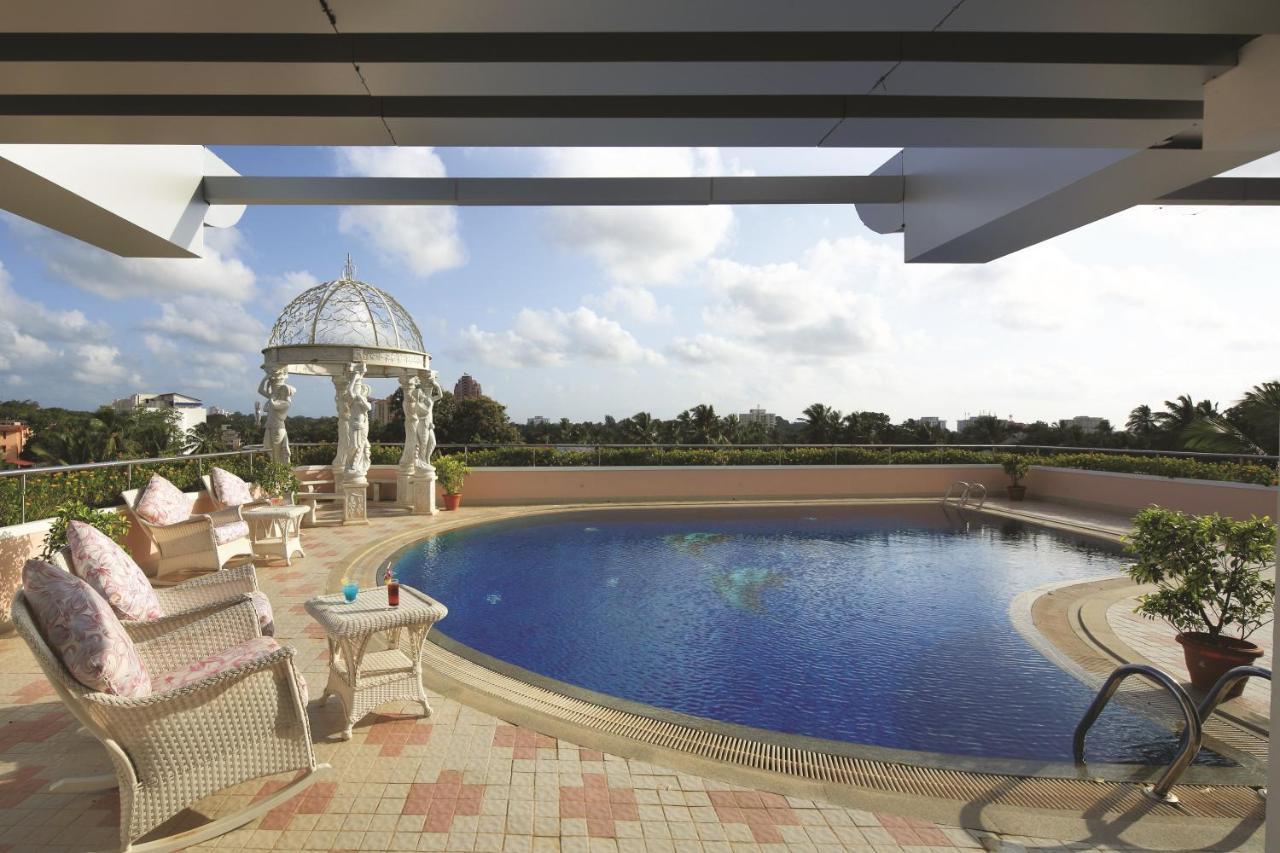 Windsor Rajadhani Hotel Thiruvananthapuram Ngoại thất bức ảnh
