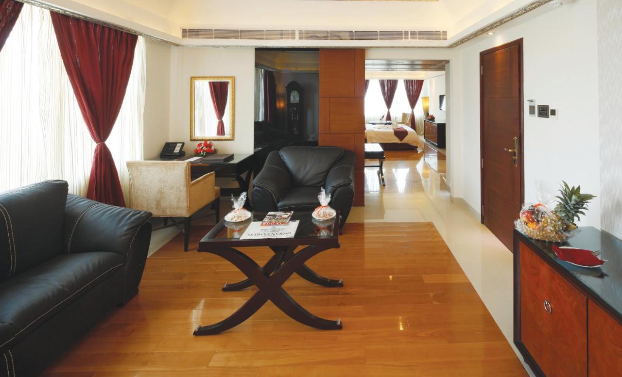 Windsor Rajadhani Hotel Thiruvananthapuram Ngoại thất bức ảnh