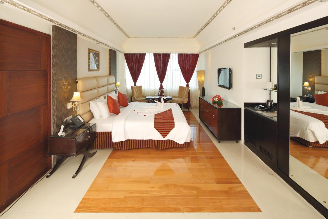 Windsor Rajadhani Hotel Thiruvananthapuram Ngoại thất bức ảnh