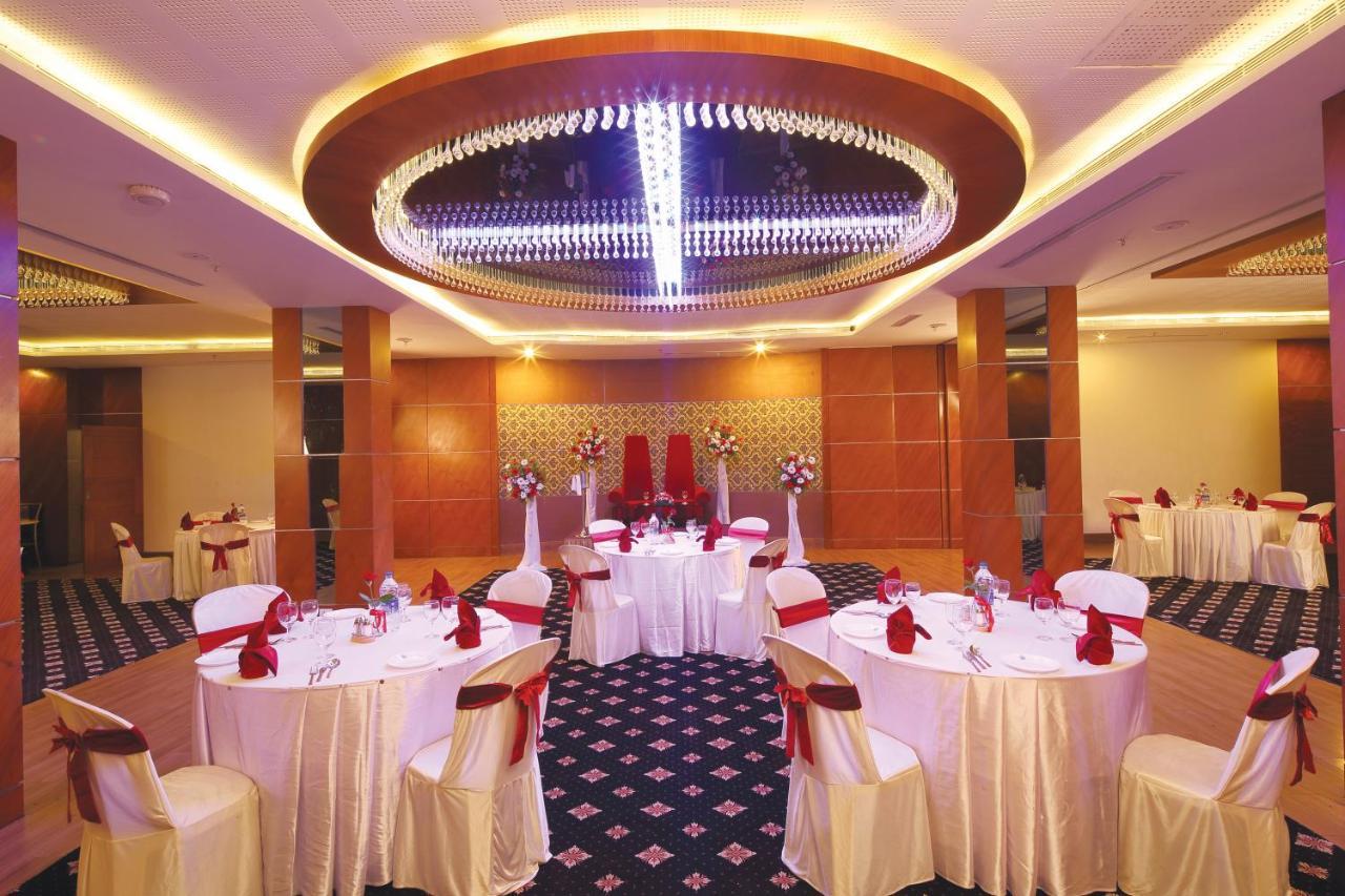 Windsor Rajadhani Hotel Thiruvananthapuram Ngoại thất bức ảnh