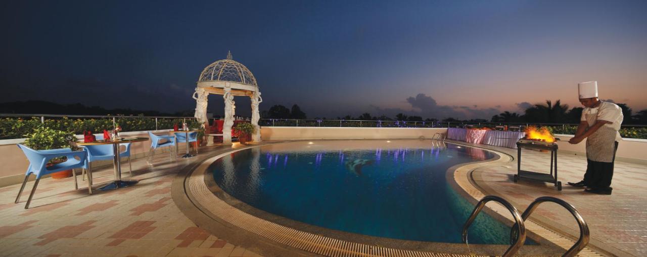 Windsor Rajadhani Hotel Thiruvananthapuram Ngoại thất bức ảnh