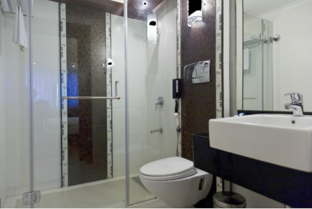 Windsor Rajadhani Hotel Thiruvananthapuram Ngoại thất bức ảnh