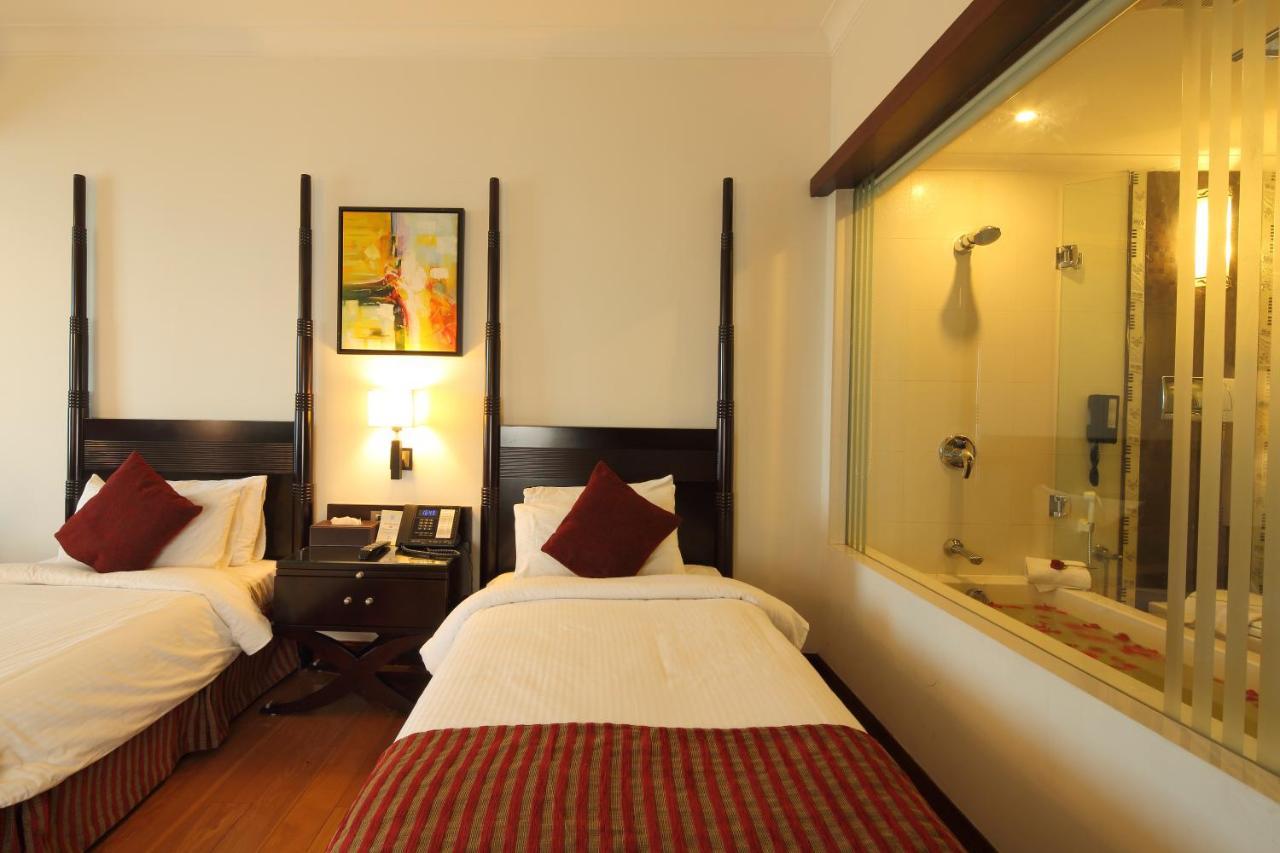Windsor Rajadhani Hotel Thiruvananthapuram Ngoại thất bức ảnh
